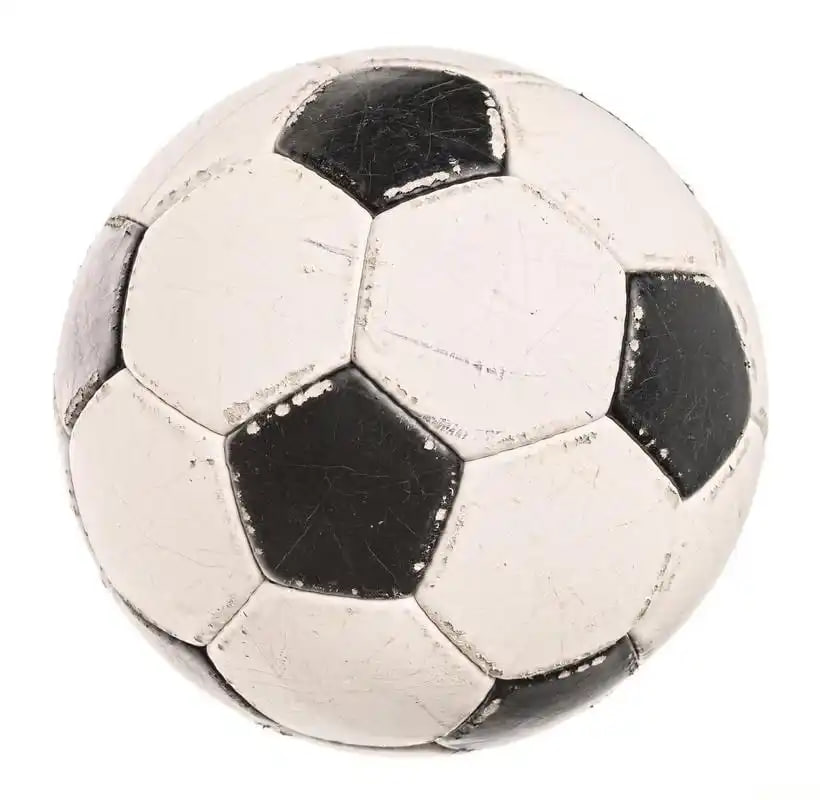 体育爱好者使用雷速比分旧版本观看实时比分